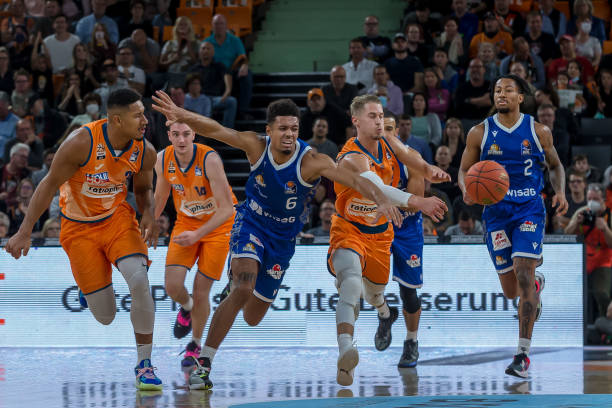 他毫不犹豫 他毫不犹豫