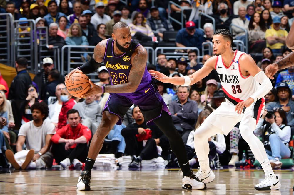 明显逊色于 明显逊色于